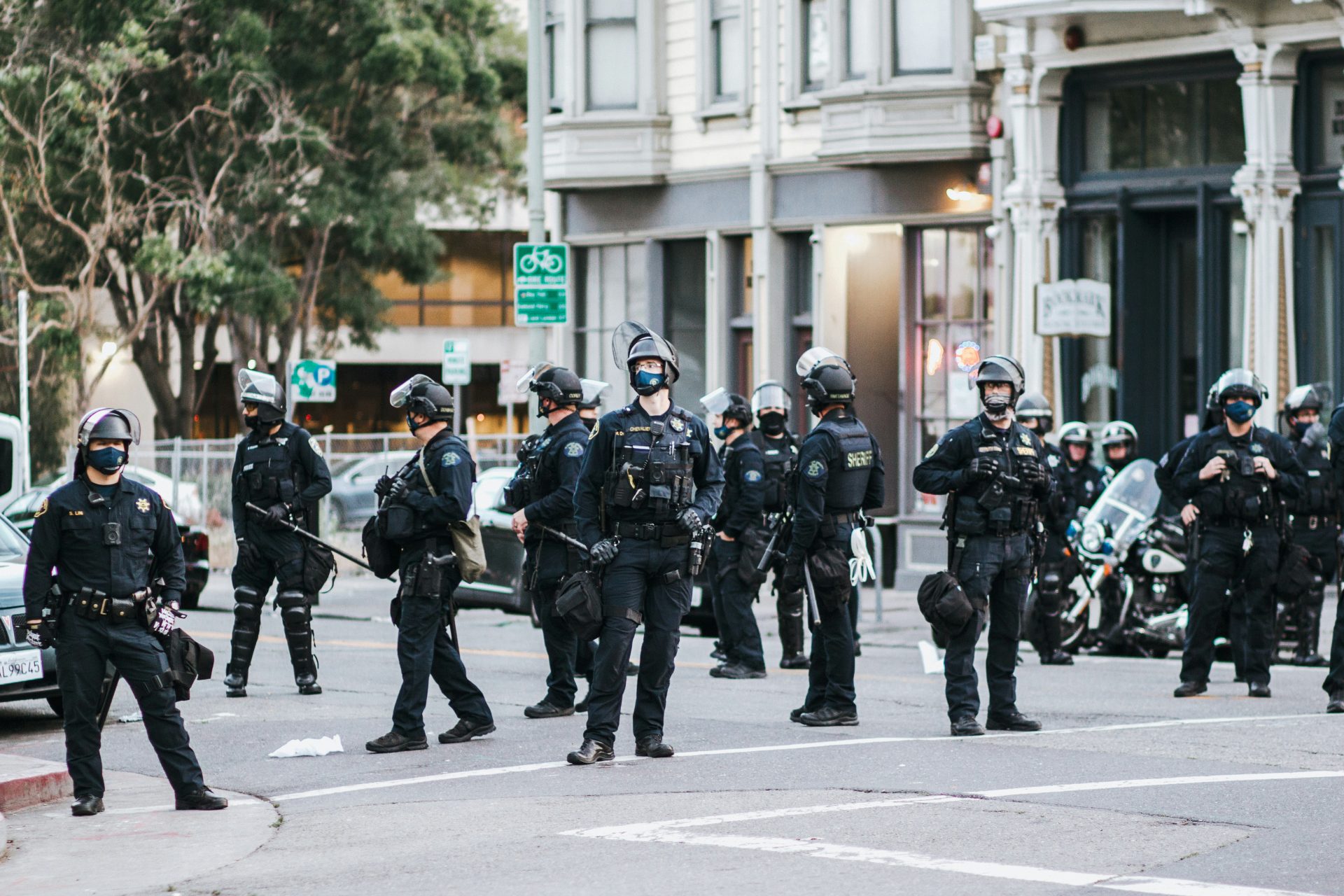 La montée des tendances d'extrême-droite dans la police inquiète en Allemagne et dans d'autres pays