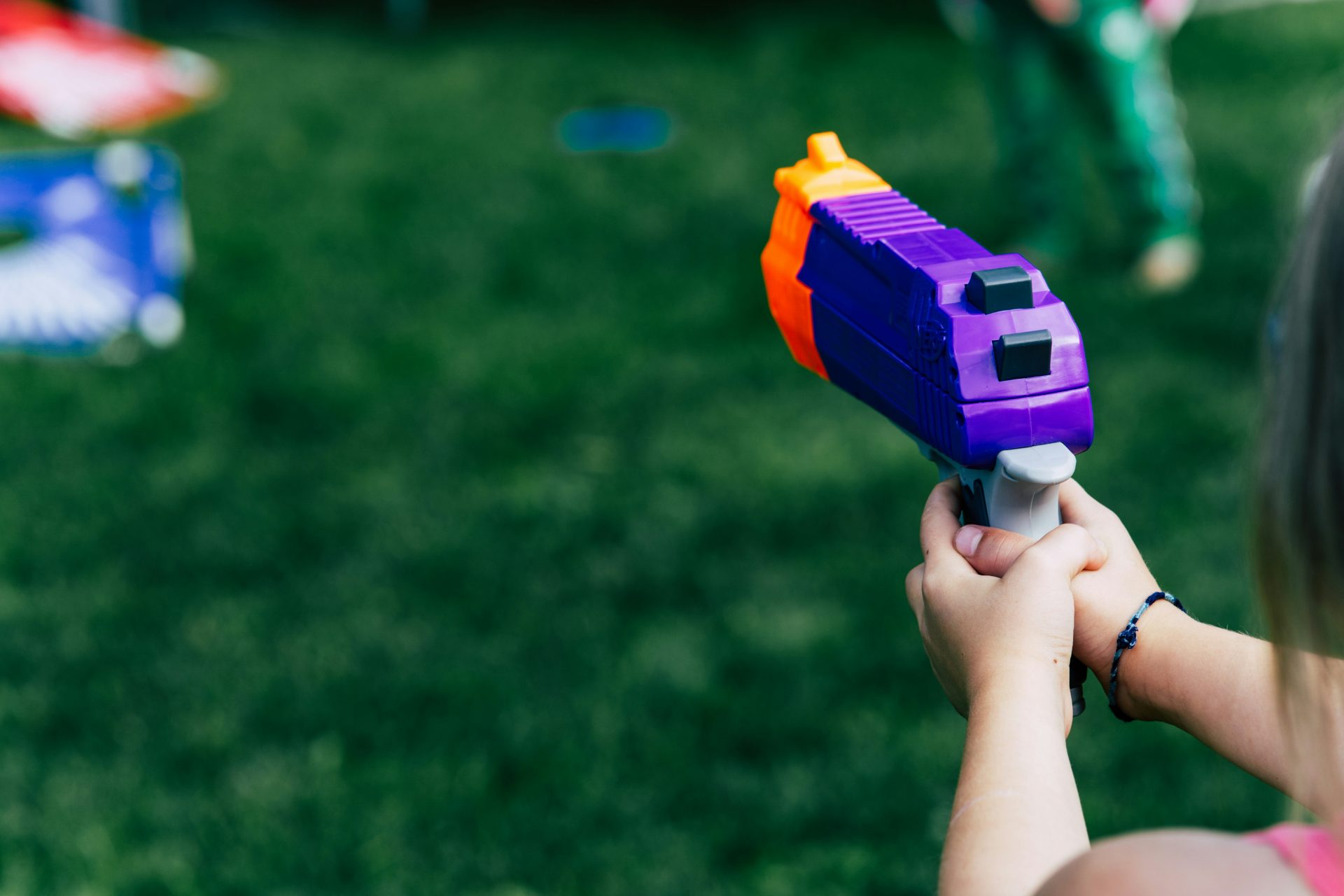 Toy guns should not imitate real ones 