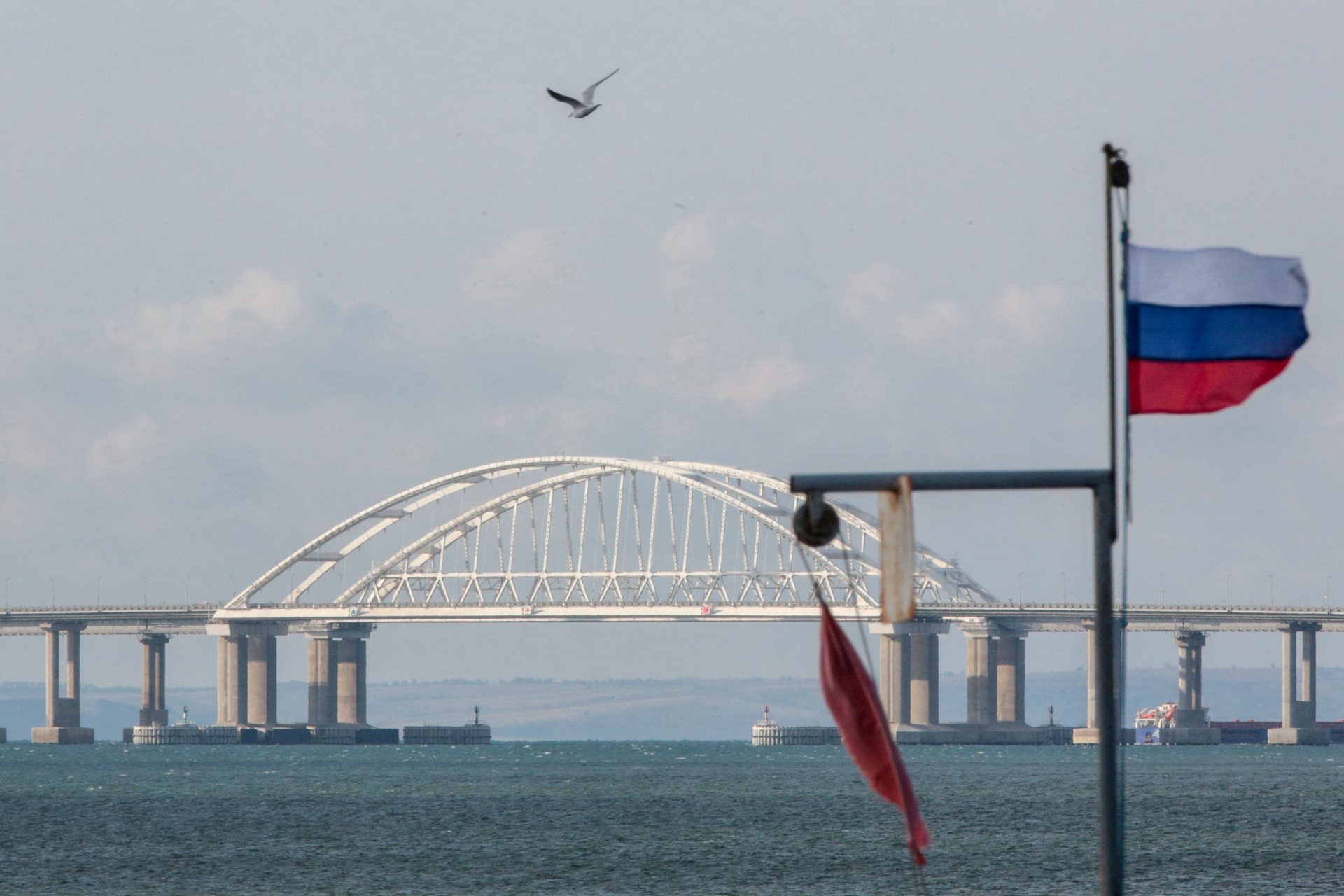 Objetivo é proteger a ponte do estreito de Kerch