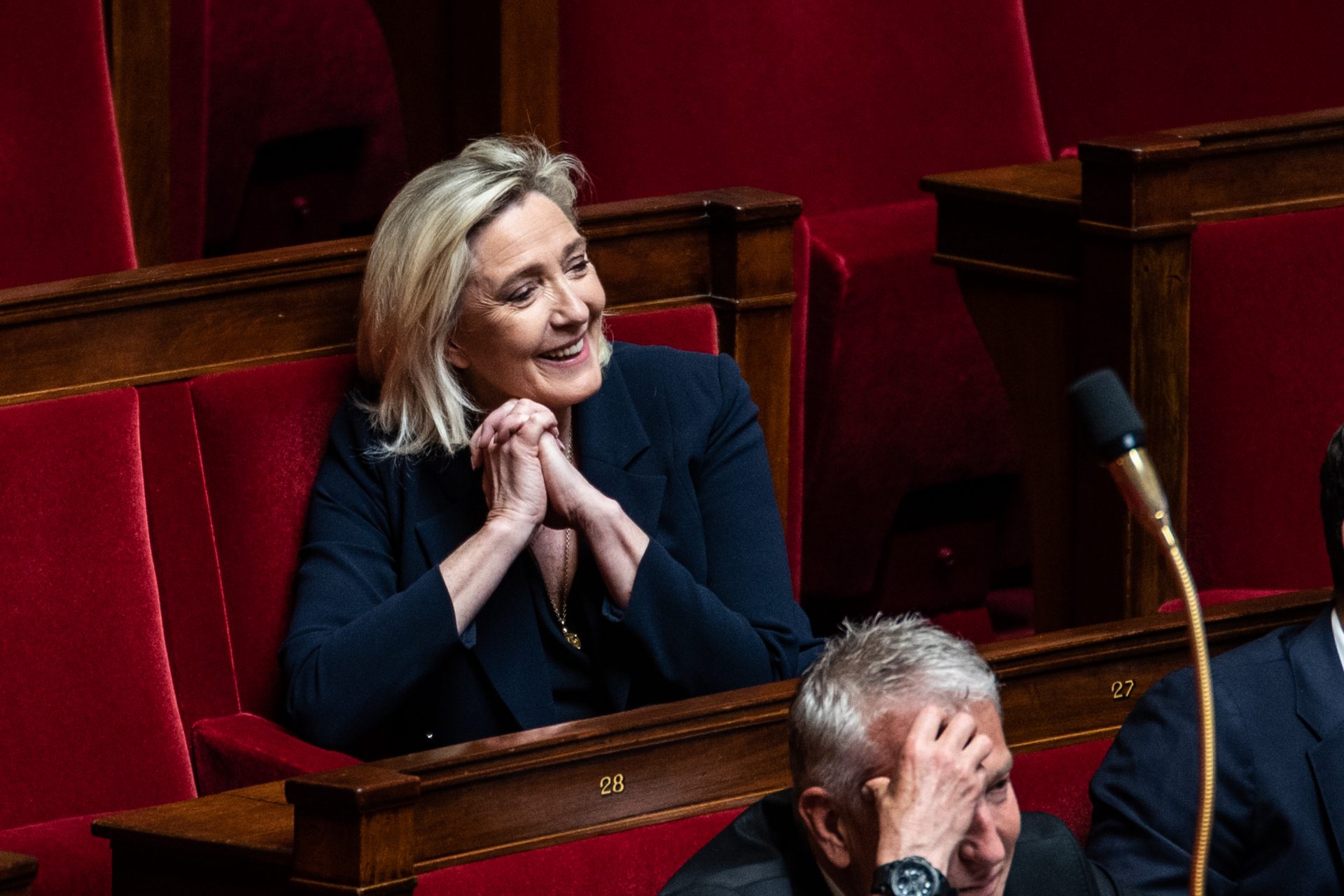 31% for Marine Le Pen and early elections in France