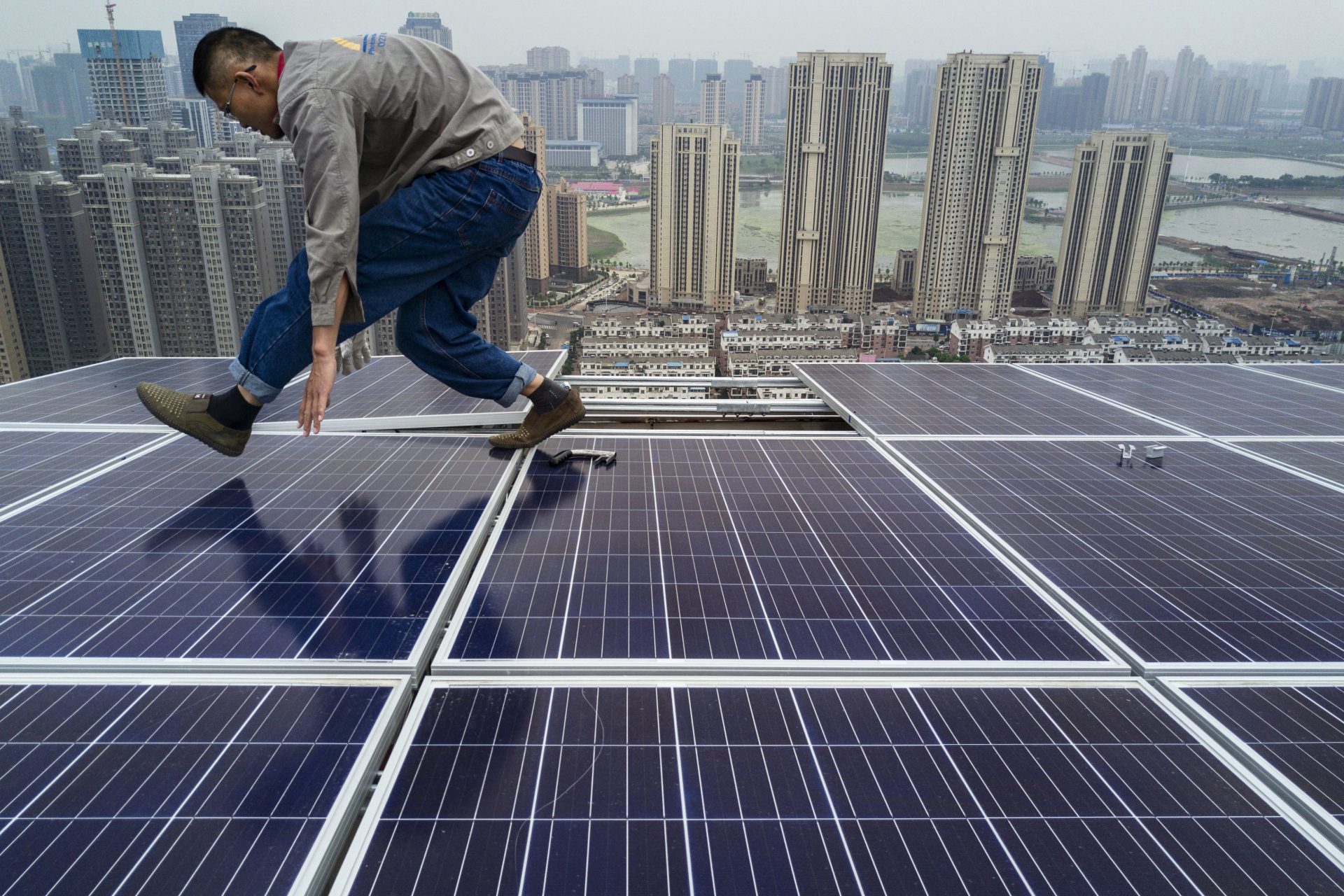 La montaña rusa solar que afecta a la gigantesca China