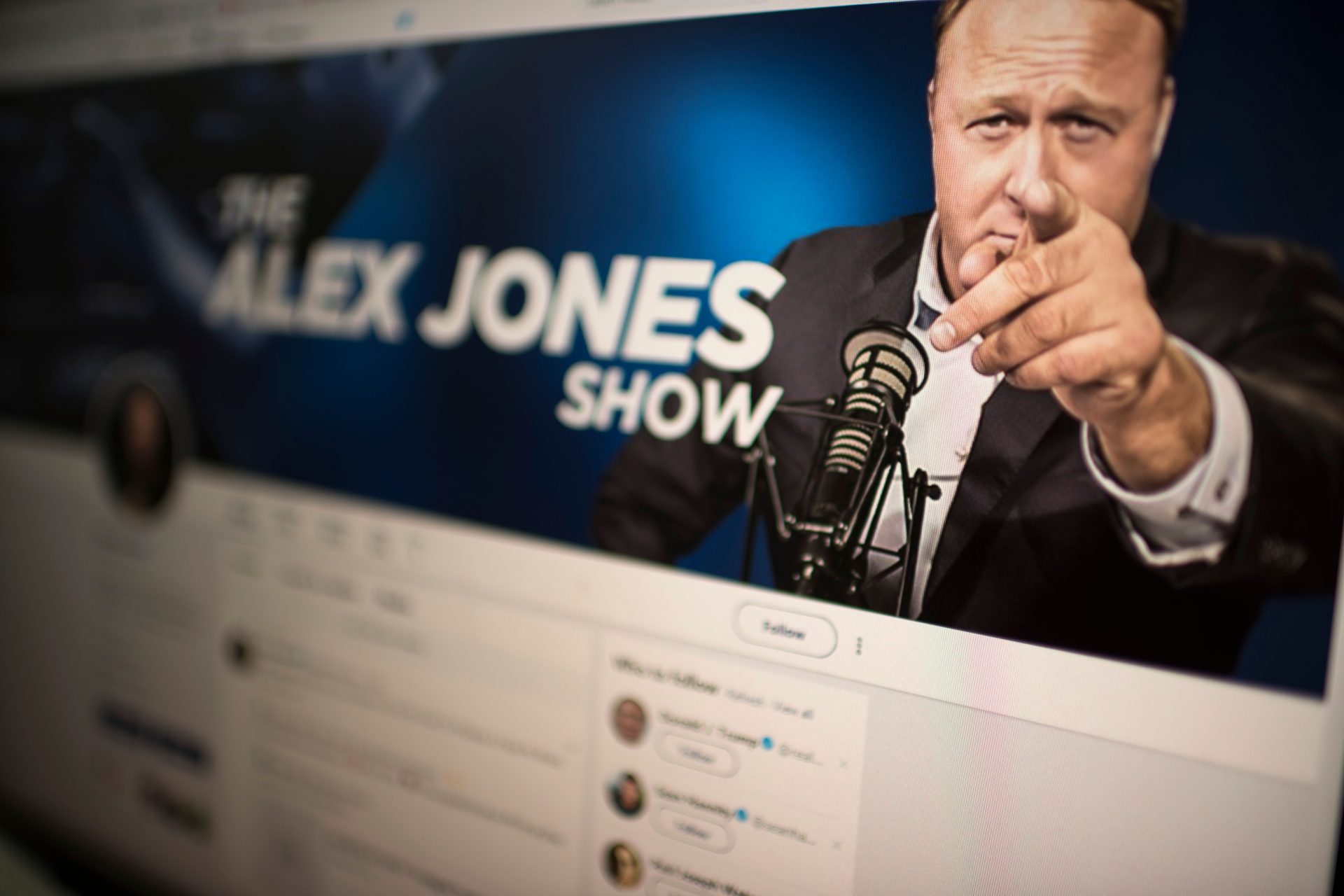 The unhelpful host of Infowars