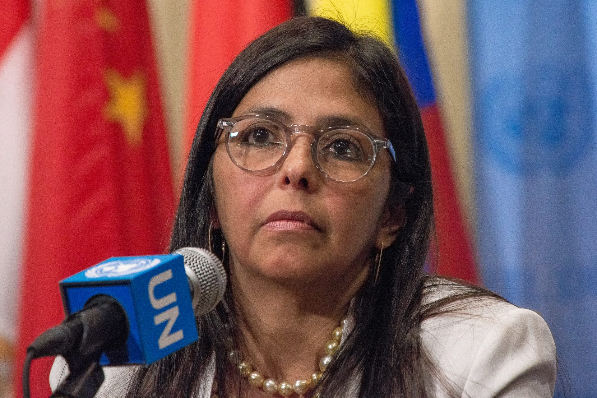 Hospitalizada la vicepresidenta venezolana Delcy Rodríguez tras caerle un mamón encima