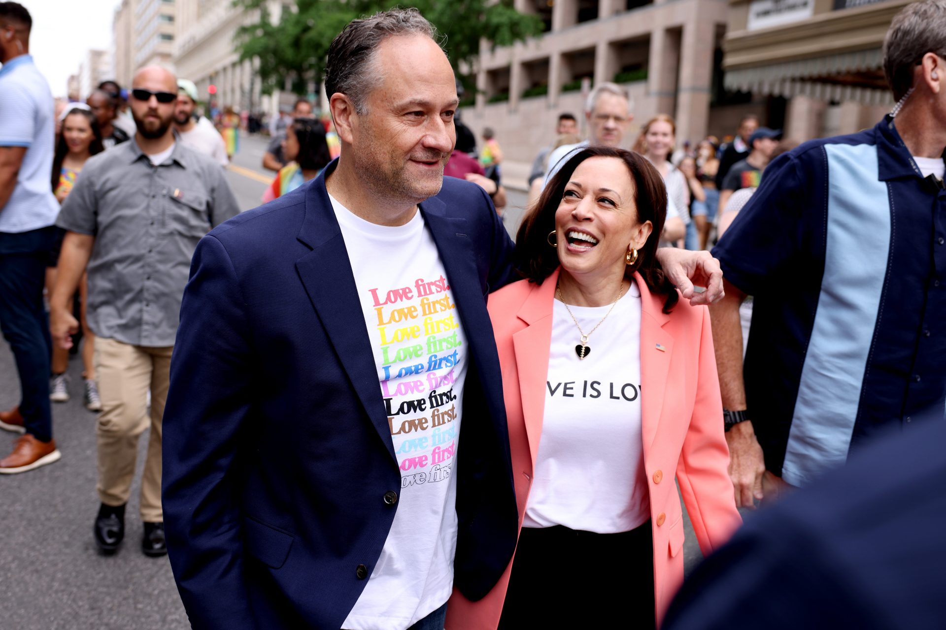 Modieuzer gekleed zijn - Kamala Harris