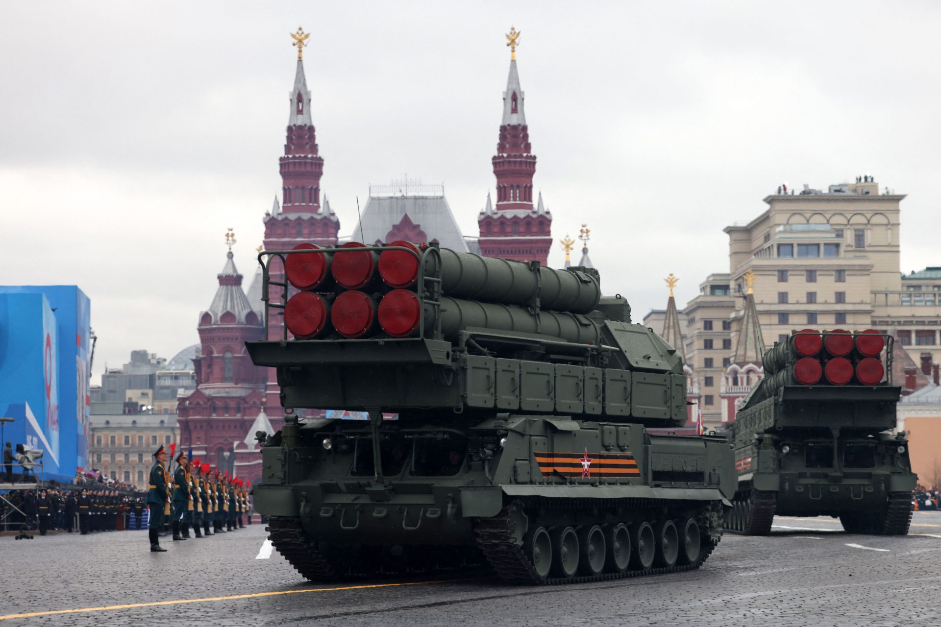 Did Russia drop its largest non-nuclear bomb over Ukraine?