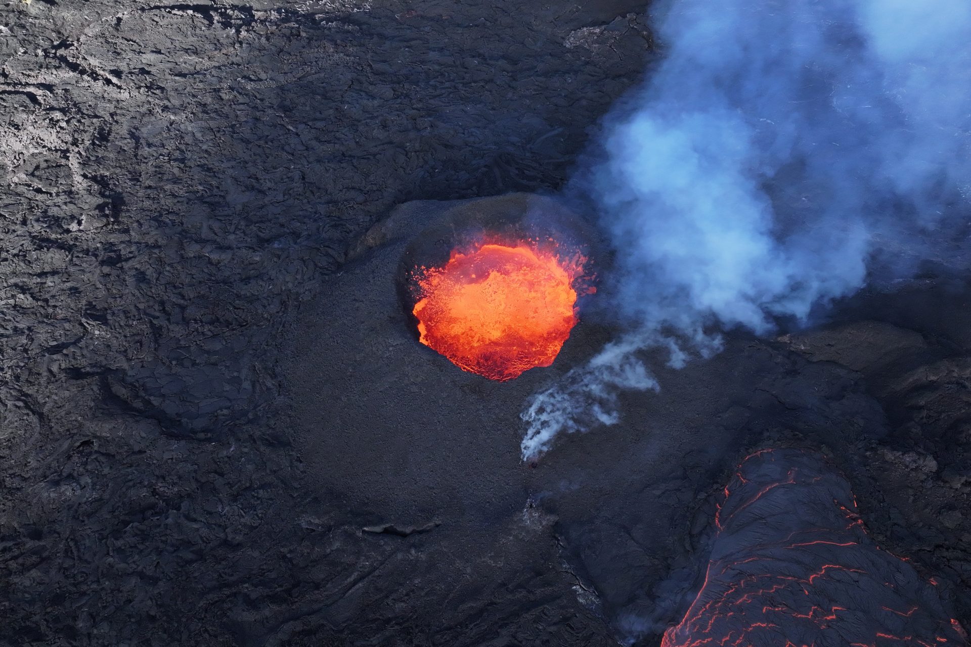 Volcanic eruption in Iceland spews clouds of sulphur gases over Europe