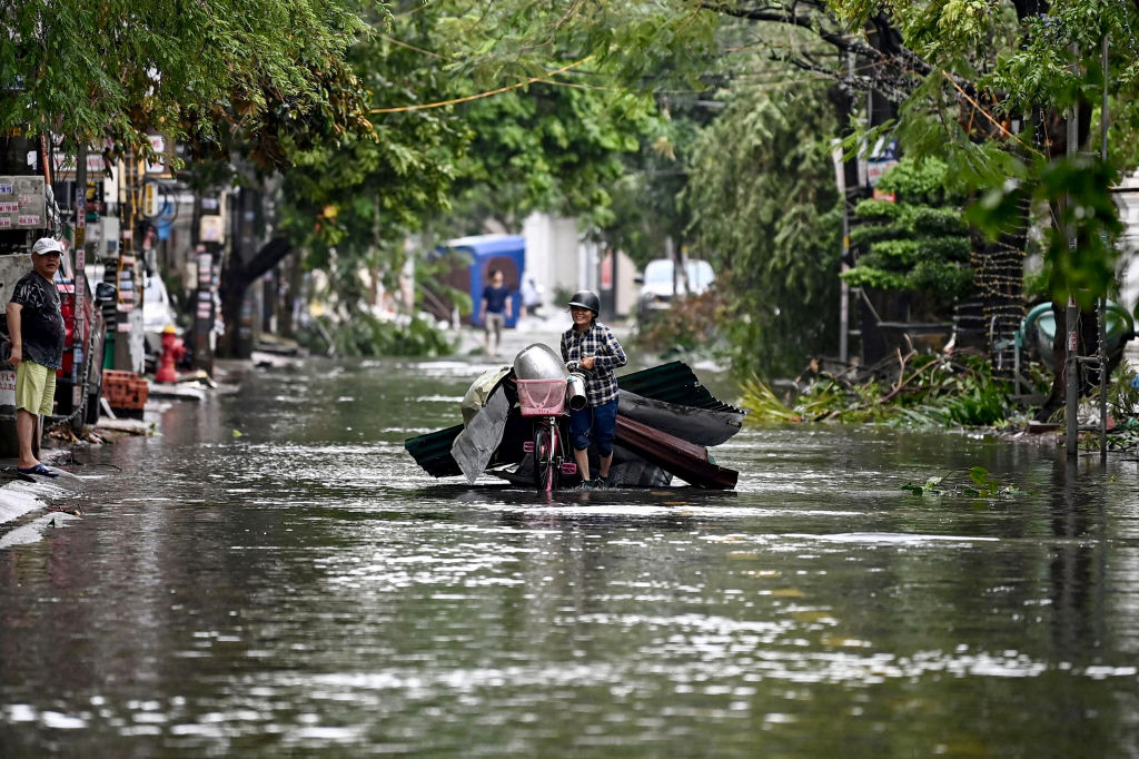 De tifón a depresión  tropical 