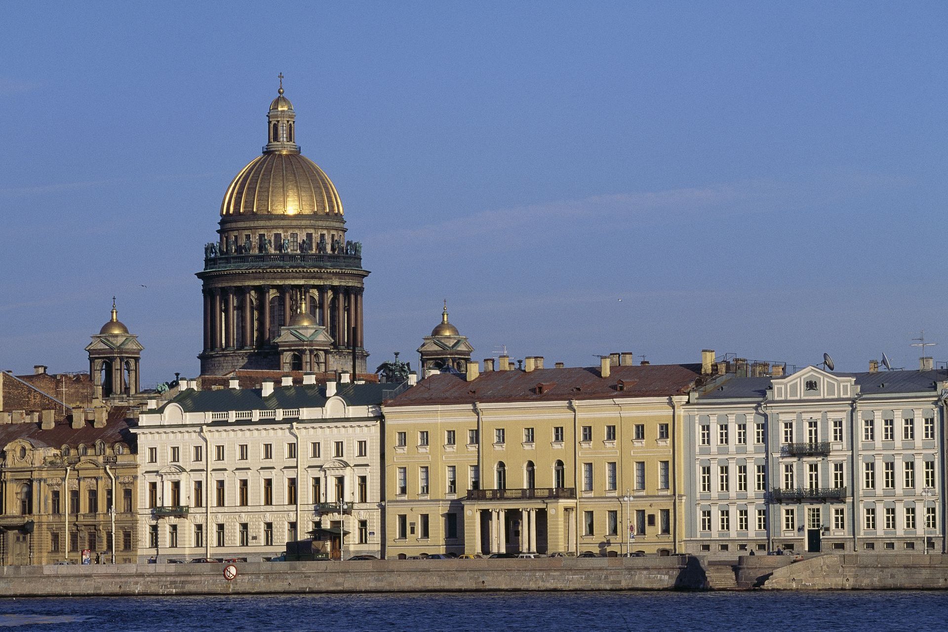 Een appartement in Sint-Petersburg en een caravan