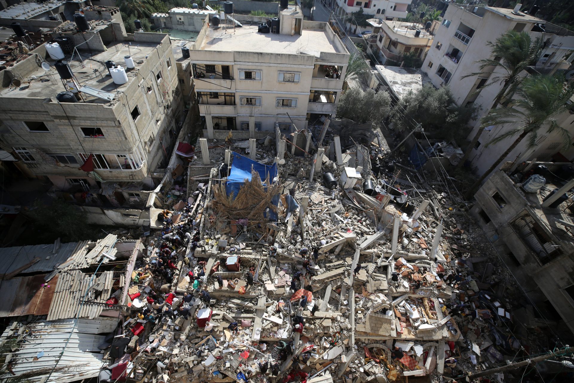 Drones, edifício destruído e... Yahya Sinwar sob os escombros