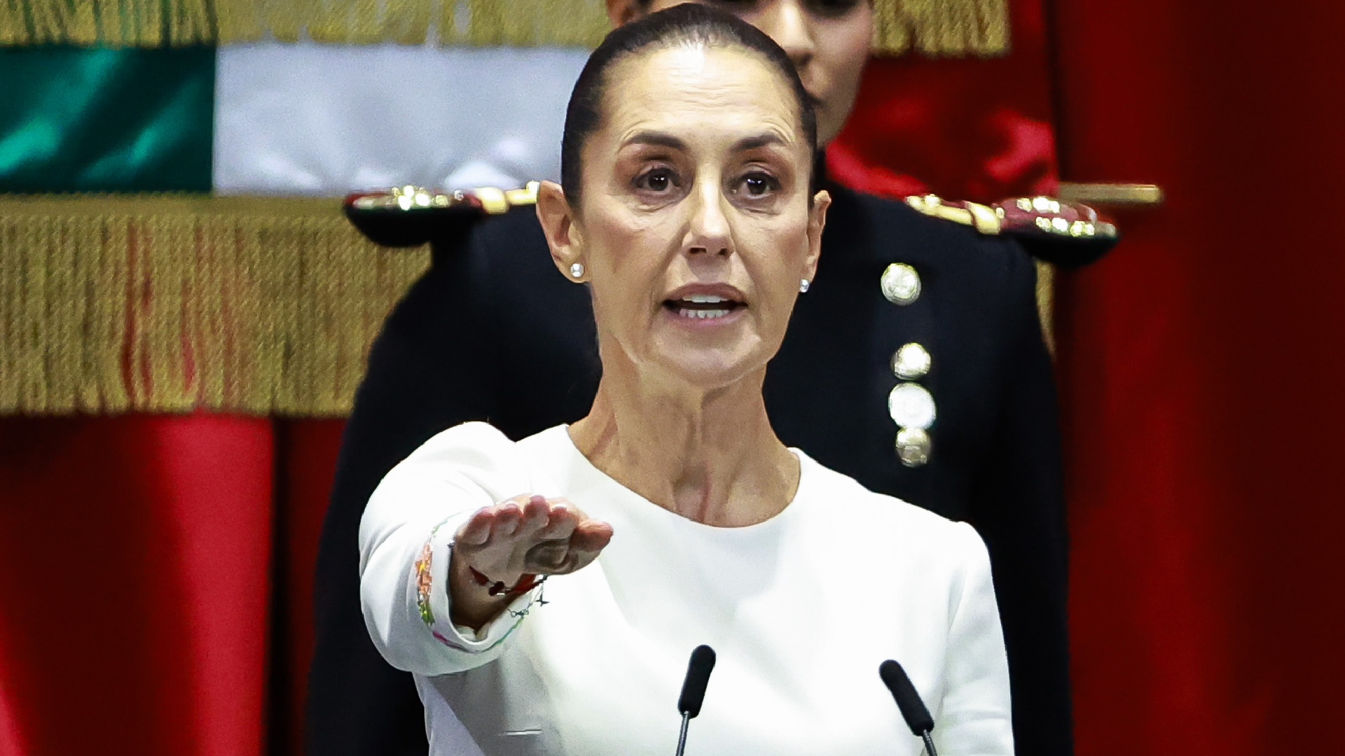 Claudia Sheinbaum toma posesión con crítico mensaje a España