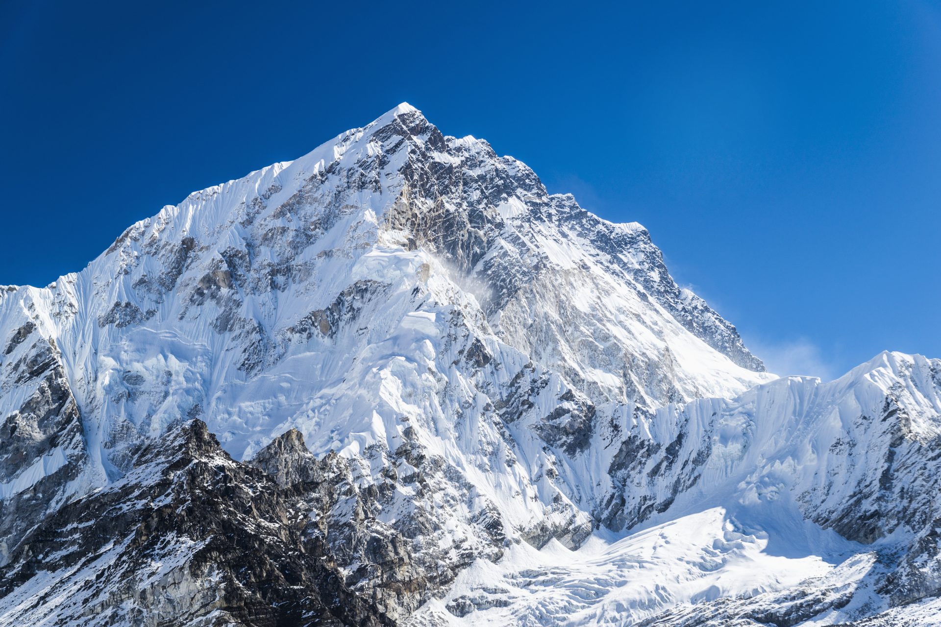 Un estudio revela que la erosión fluvial ha incrementado la altura del Everest 