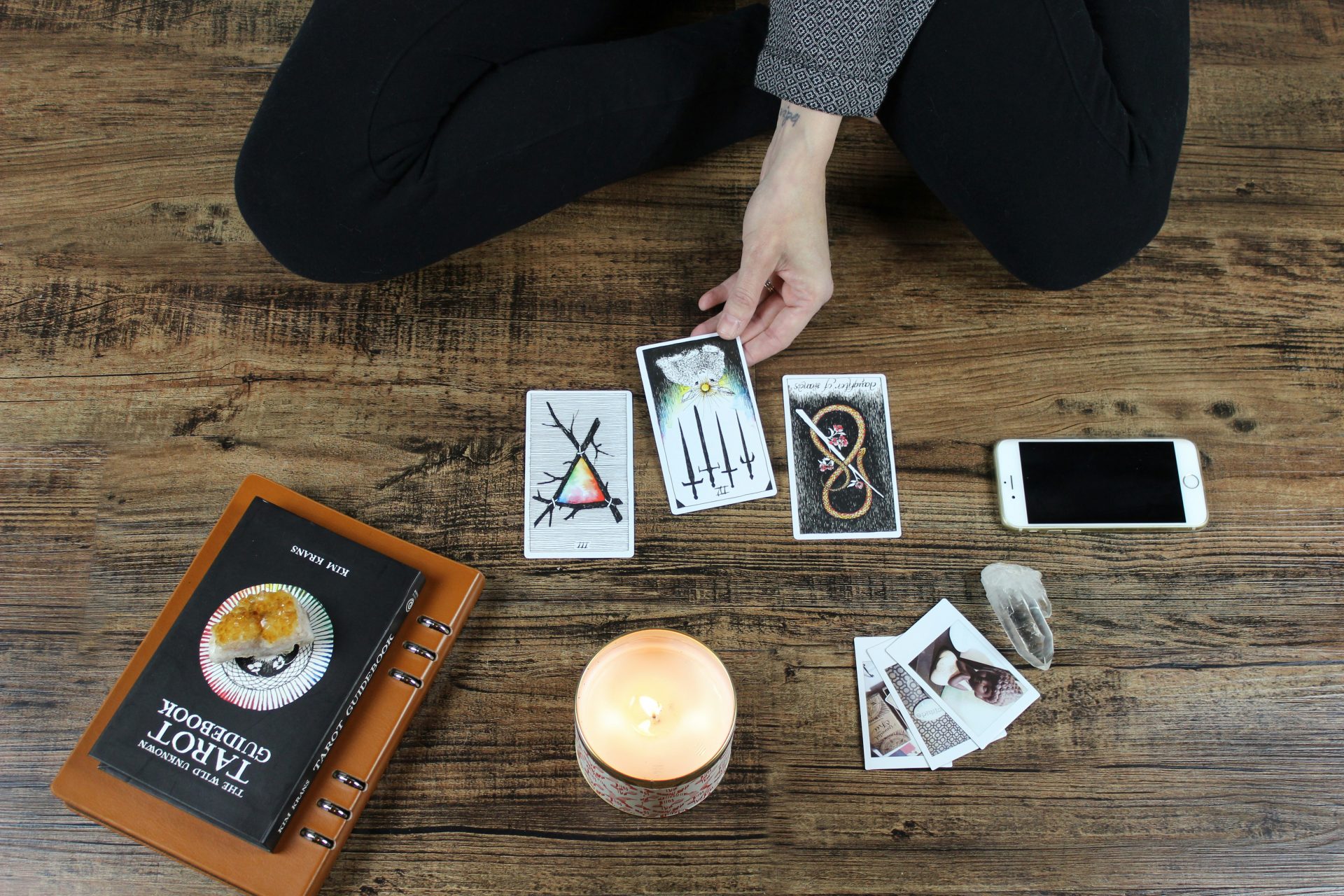 Armadas con velas y cartas del tarot... 