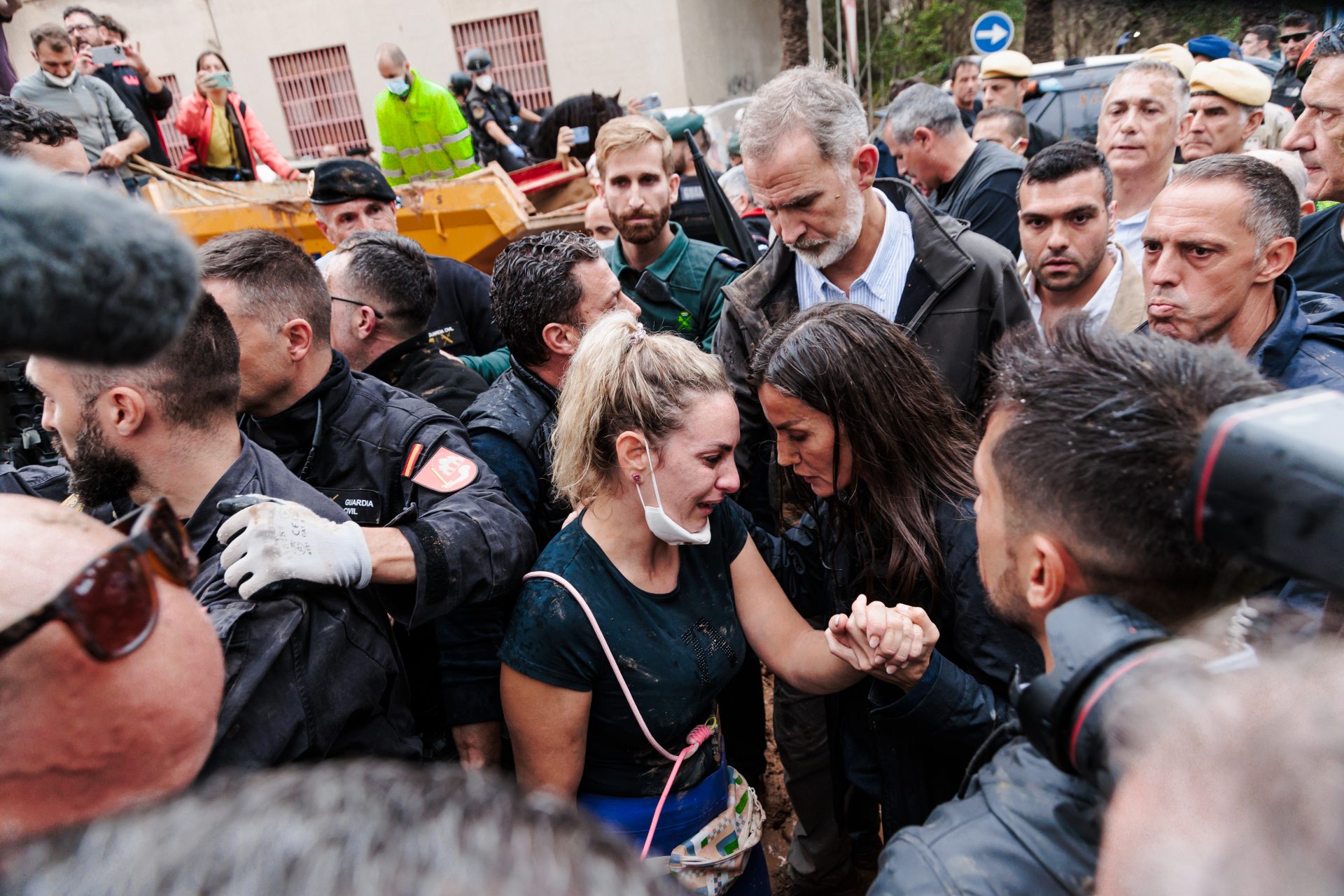 King and Queen of Spain insulted and pelted with mud by angry mobs in flood-hit areas