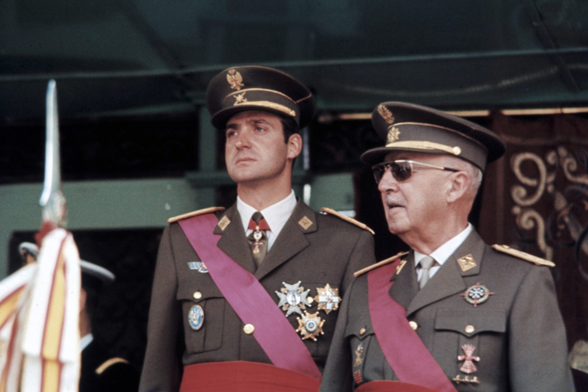 Convendría llamar a Juan Carlos I