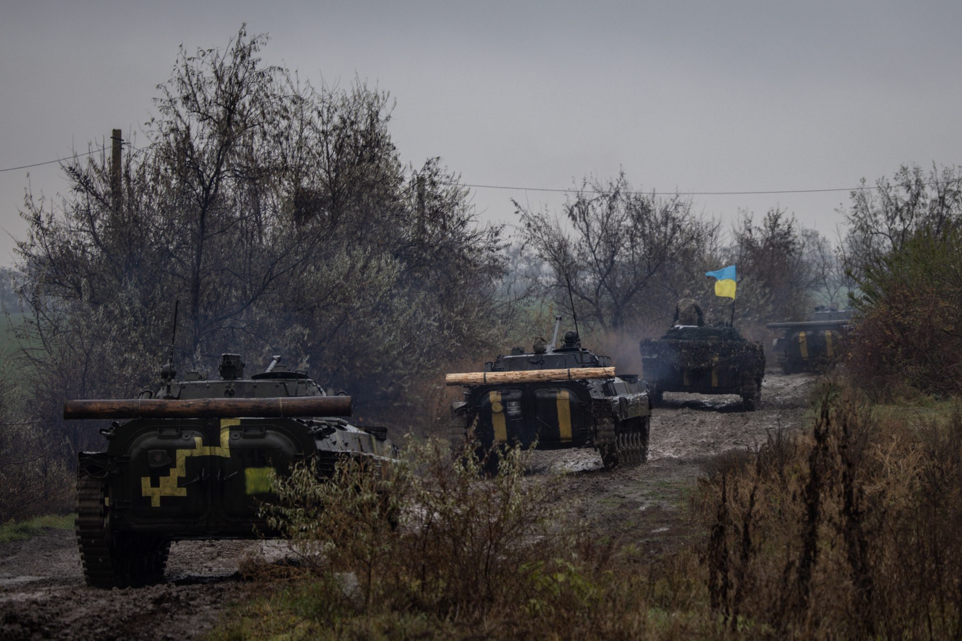 Combat footage captured Ukrainian troops seizing a Russian weapon