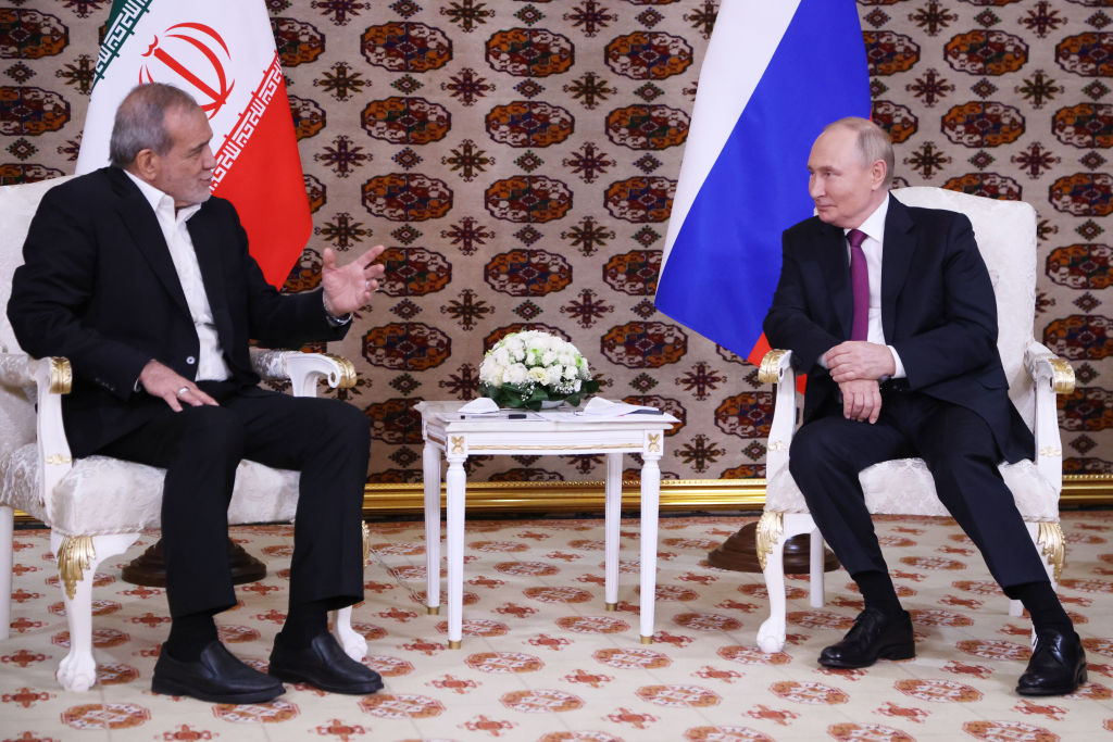 La Russie et l'Iran signent un traité de partenariat, malgré un problème majeur