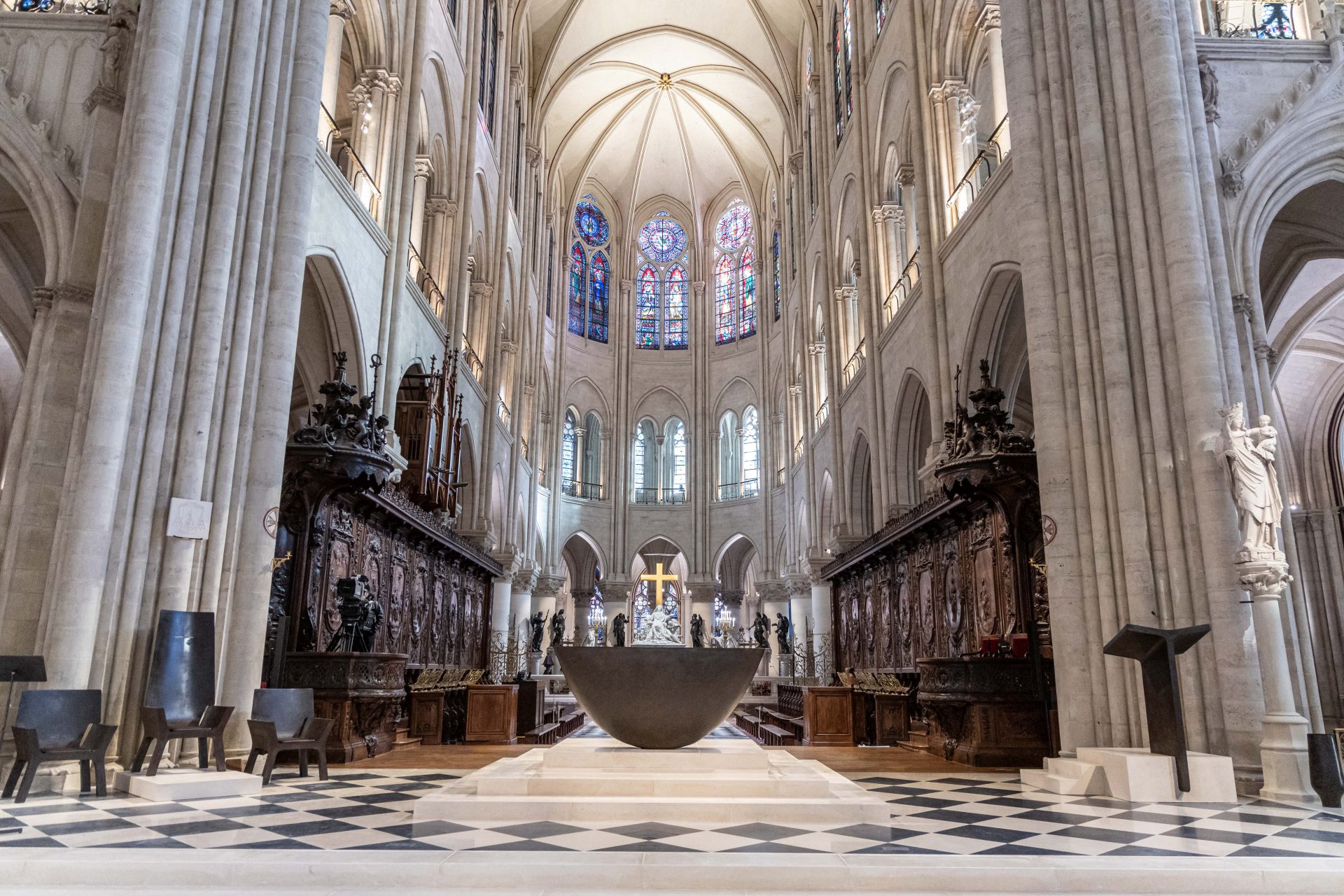 Notre-Dame de Paris : les premières images de l'intérieur restauré de la cathédrale