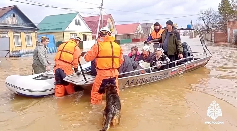 100 000 personnes évacuées à la suite de la rupture du barrage russe d'Orks 