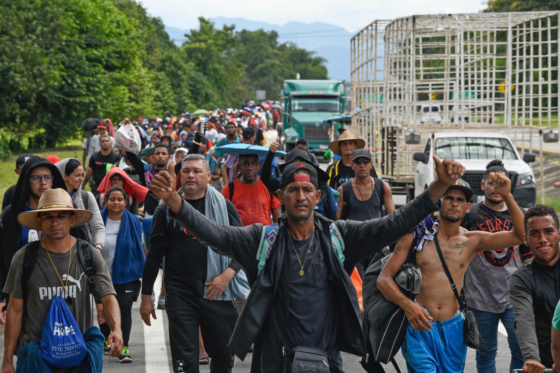 Waves of migrants cross the US-Mexico border, hoping to arrive before Trump takes office