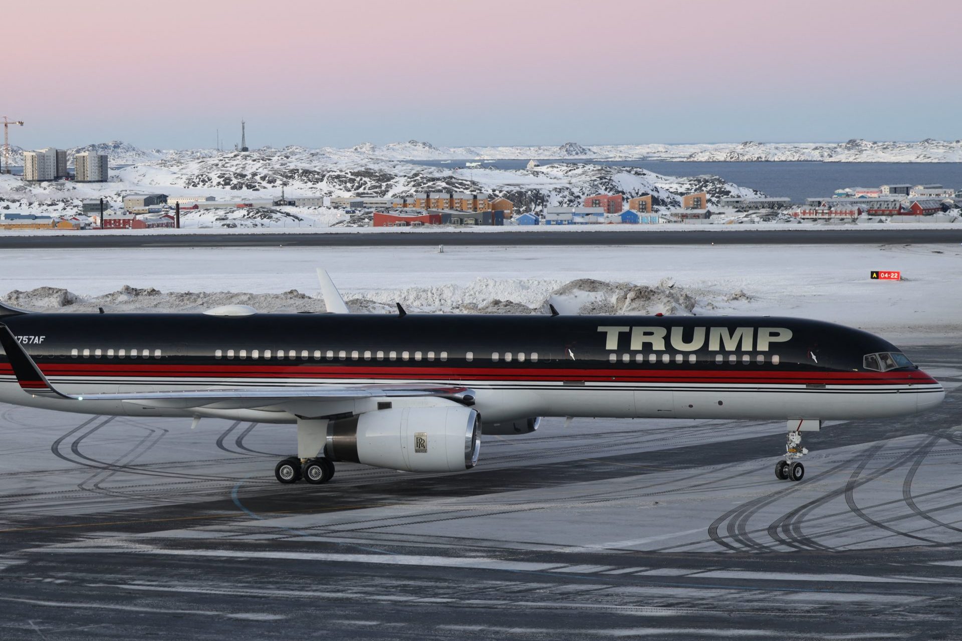 Face à l'obsession de Trump de s'emparer du Groenland, les Groenlandais et les Danois réagissent