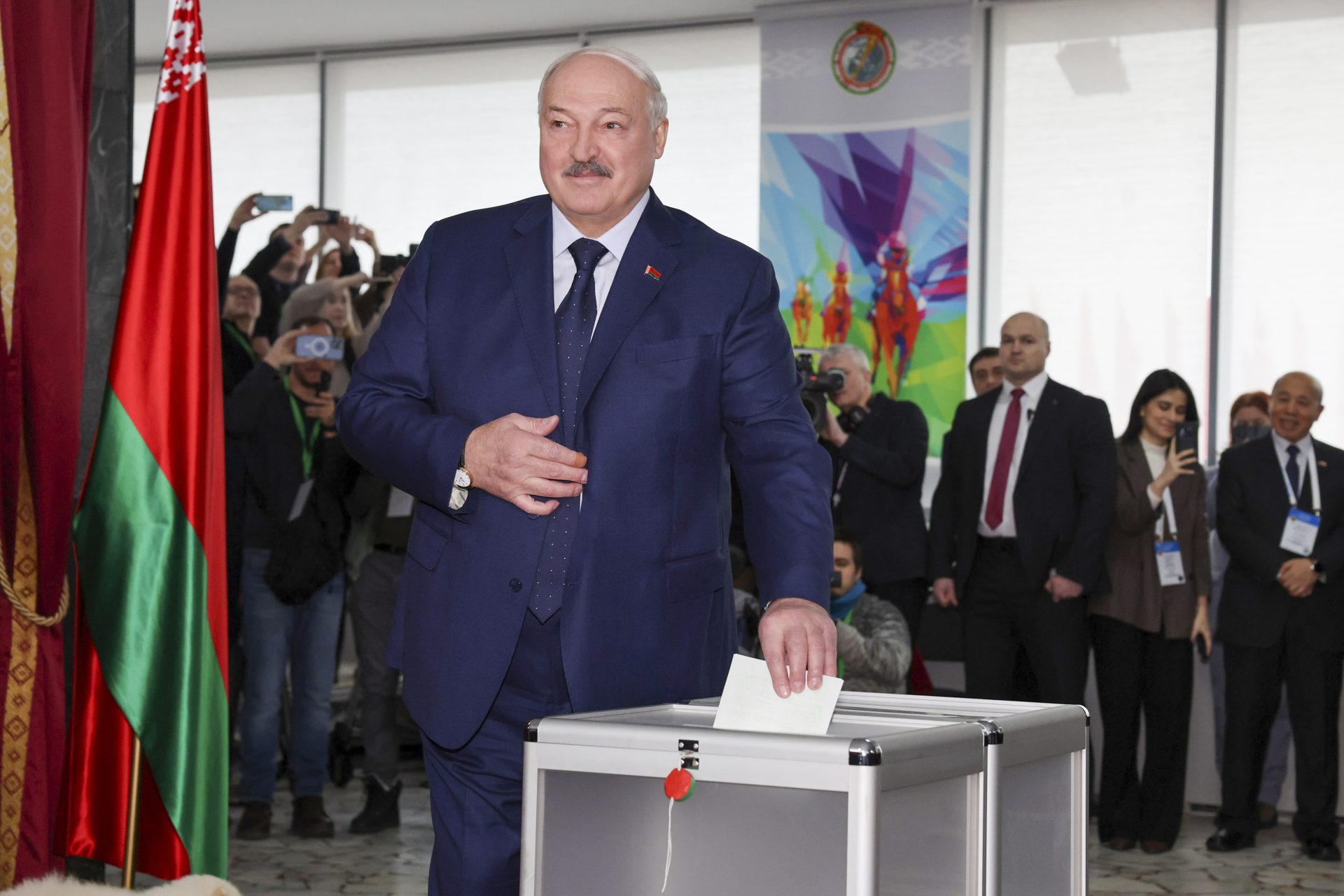 Lukashenko ‘wins’ seventh presidential term in Belarus