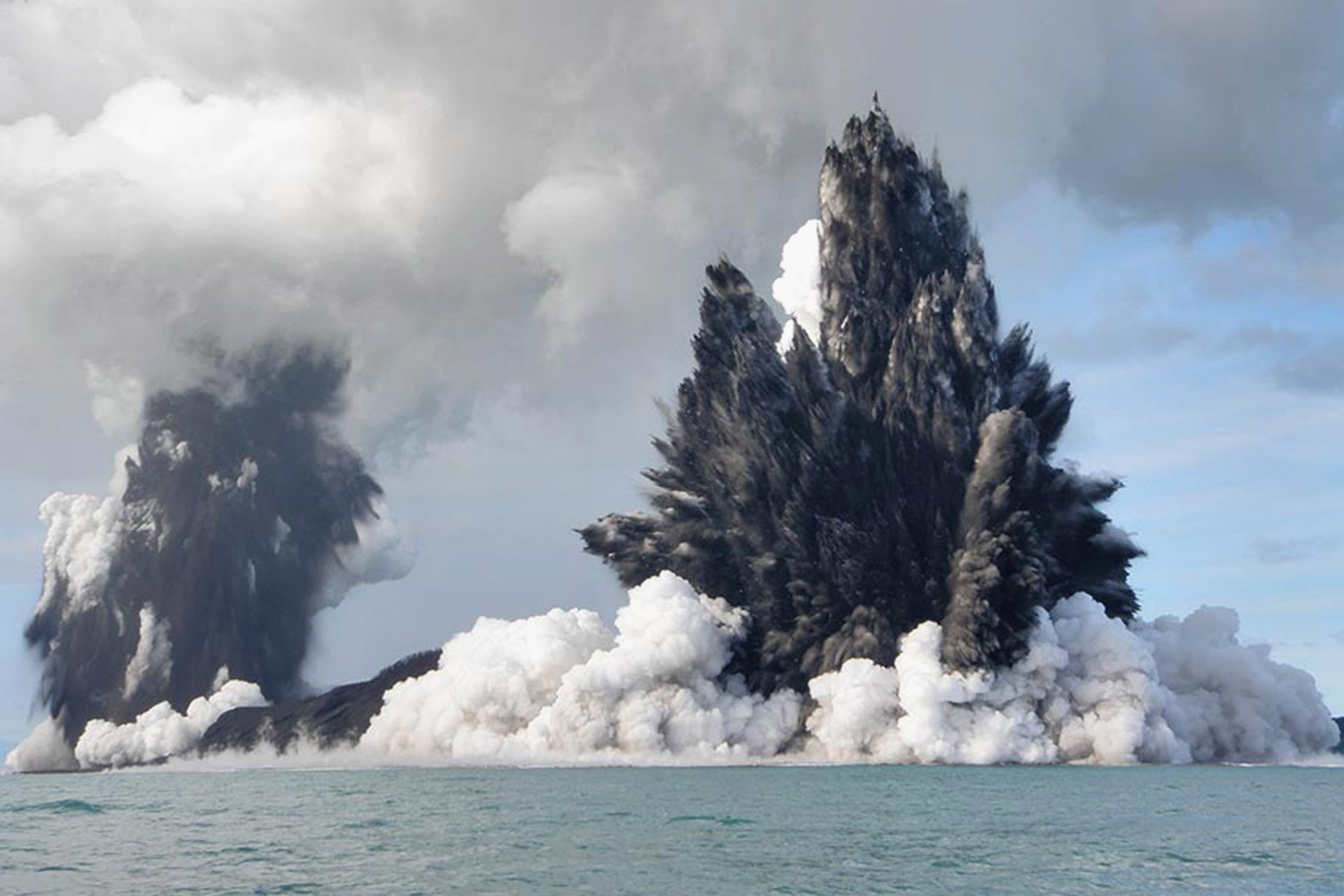 Un volcan qui émerge