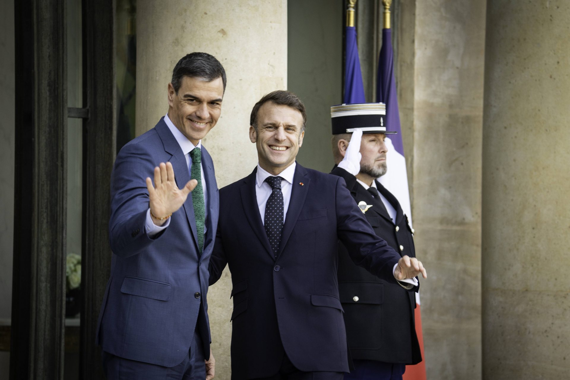 Reunión en París con Macron y...