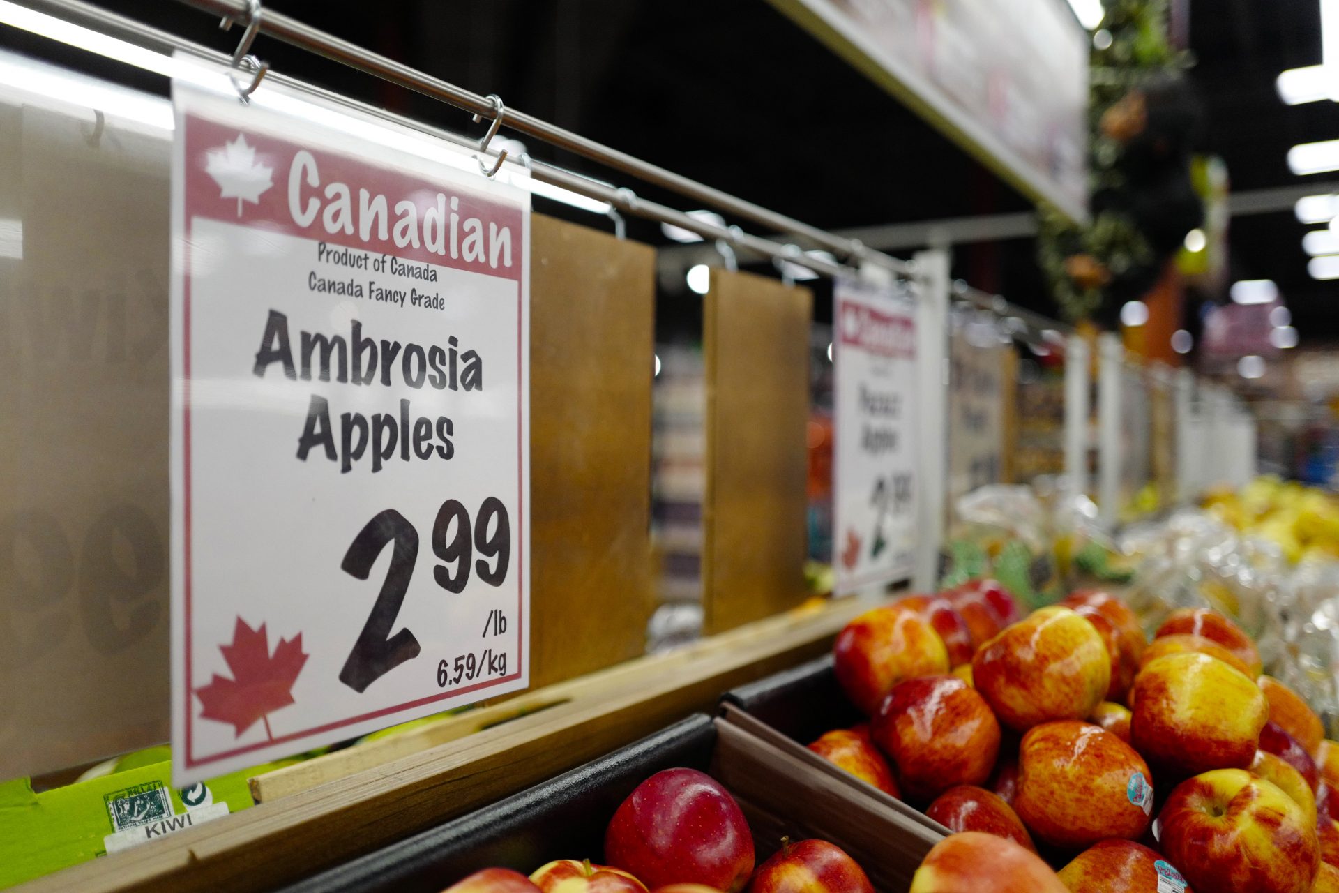 Canadians want to buy local products 